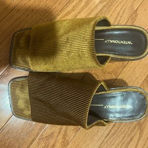 SOLD Intentionally Blank Size 5 Bronze/Brown Mule